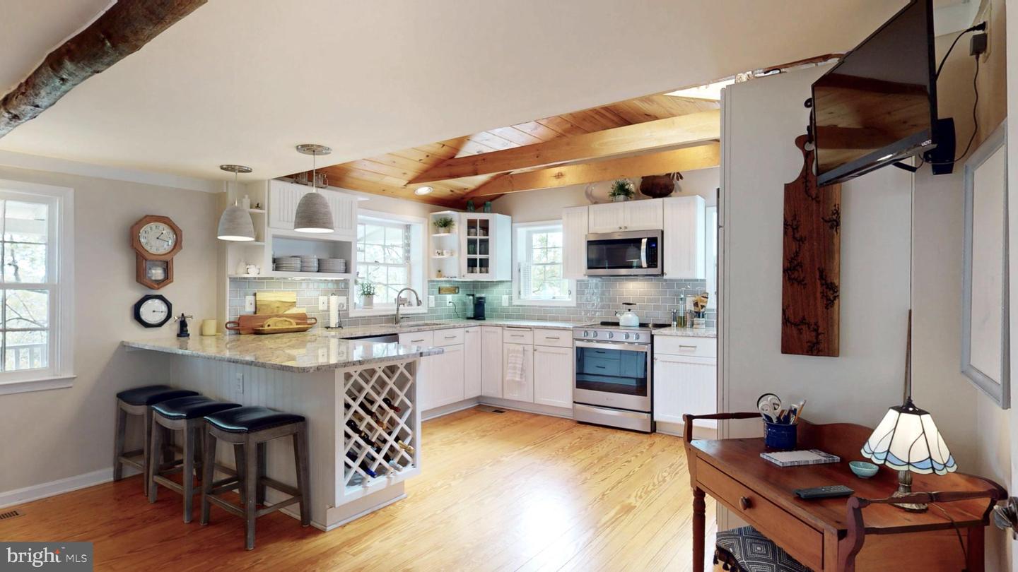 21539 OATLANDS RD, ALDIE, Virginia 20105, 4 Bedrooms Bedrooms, 7 Rooms Rooms,3 BathroomsBathrooms,Residential,For sale,21539 OATLANDS RD,VALO2107480 MLS # VALO2107480
