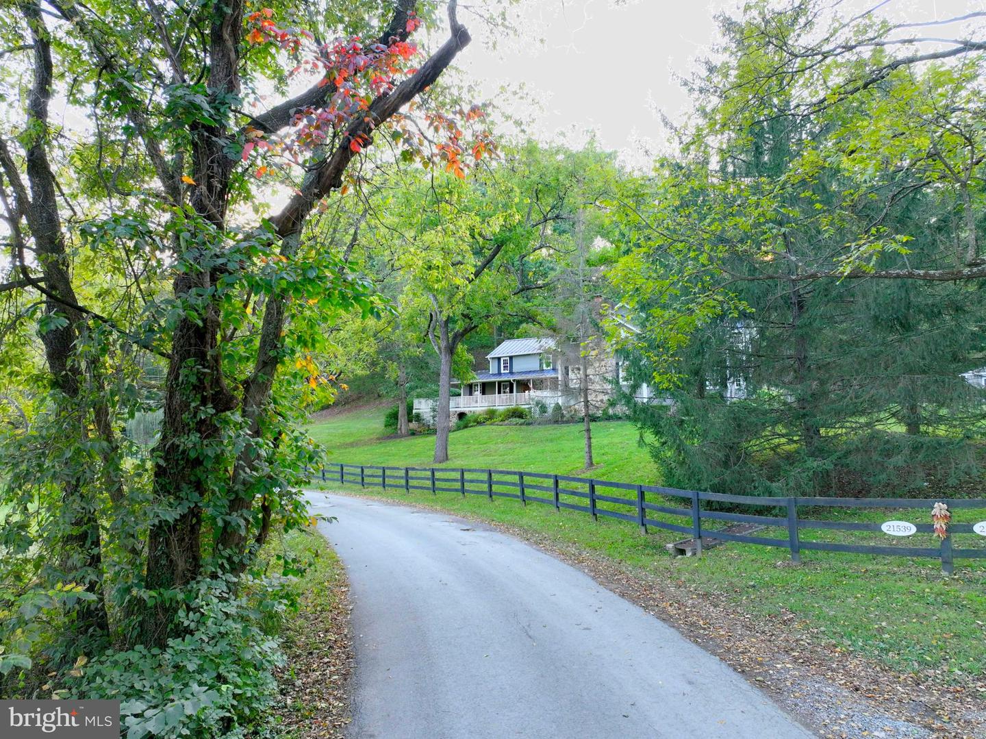 21539 OATLANDS RD, ALDIE, Virginia 20105, 4 Bedrooms Bedrooms, 7 Rooms Rooms,3 BathroomsBathrooms,Residential,For sale,21539 OATLANDS RD,VALO2107480 MLS # VALO2107480