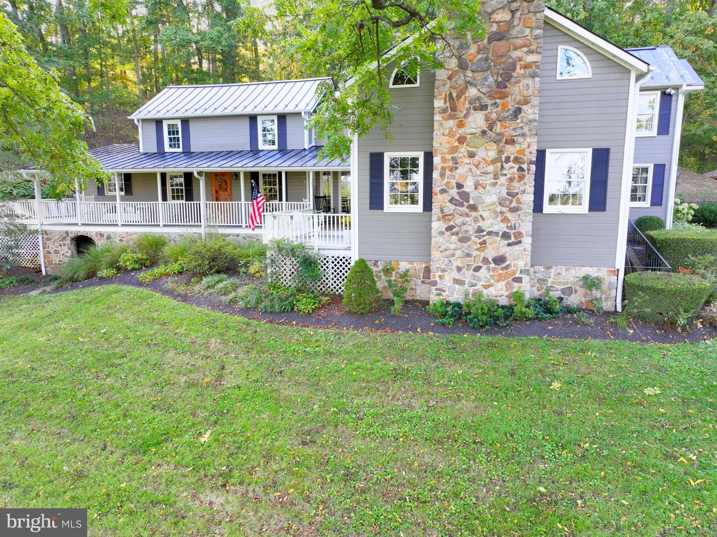 21539 OATLANDS RD, ALDIE, Virginia 20105, 4 Bedrooms Bedrooms, 7 Rooms Rooms,3 BathroomsBathrooms,Residential,For sale,21539 OATLANDS RD,VALO2107480 MLS # VALO2107480