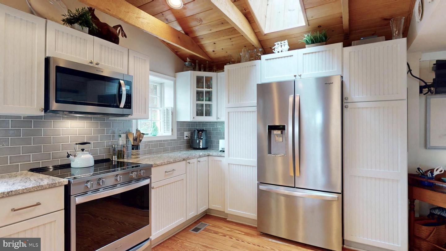 21539 OATLANDS RD, ALDIE, Virginia 20105, 4 Bedrooms Bedrooms, 7 Rooms Rooms,3 BathroomsBathrooms,Residential,For sale,21539 OATLANDS RD,VALO2107480 MLS # VALO2107480