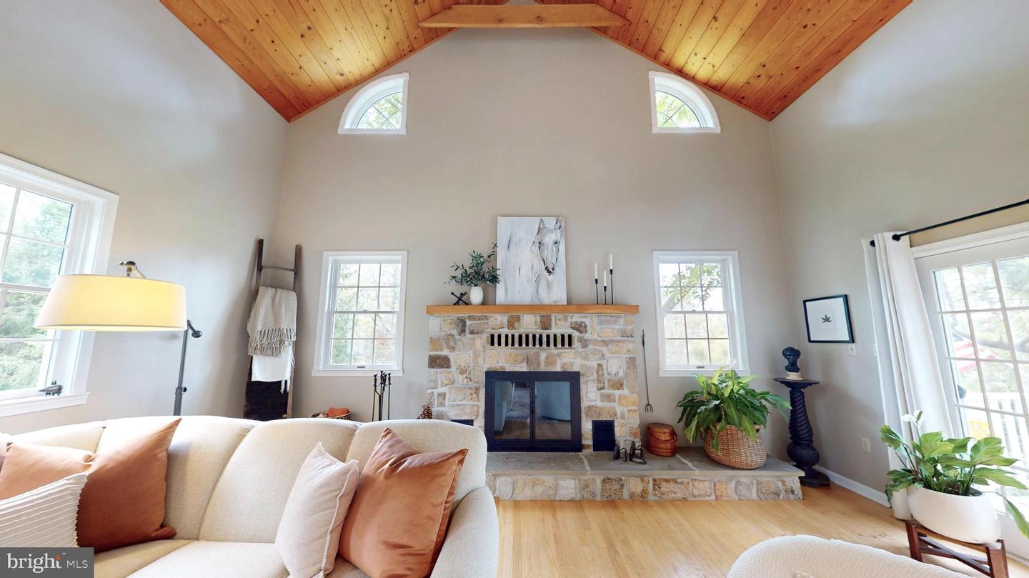 21539 OATLANDS RD, ALDIE, Virginia 20105, 4 Bedrooms Bedrooms, 7 Rooms Rooms,3 BathroomsBathrooms,Residential,For sale,21539 OATLANDS RD,VALO2107480 MLS # VALO2107480