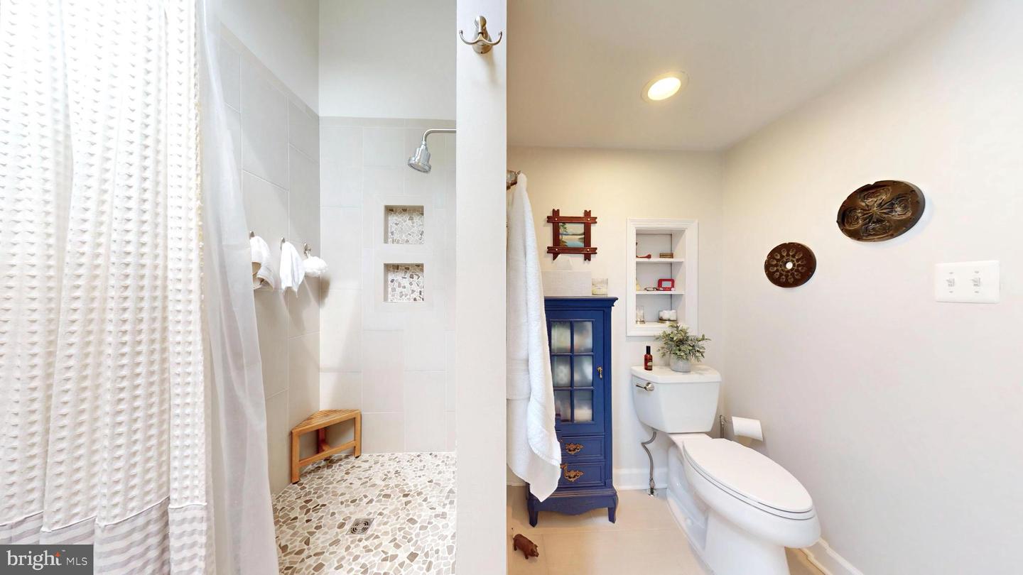 21539 OATLANDS RD, ALDIE, Virginia 20105, 4 Bedrooms Bedrooms, 7 Rooms Rooms,3 BathroomsBathrooms,Residential,For sale,21539 OATLANDS RD,VALO2107480 MLS # VALO2107480