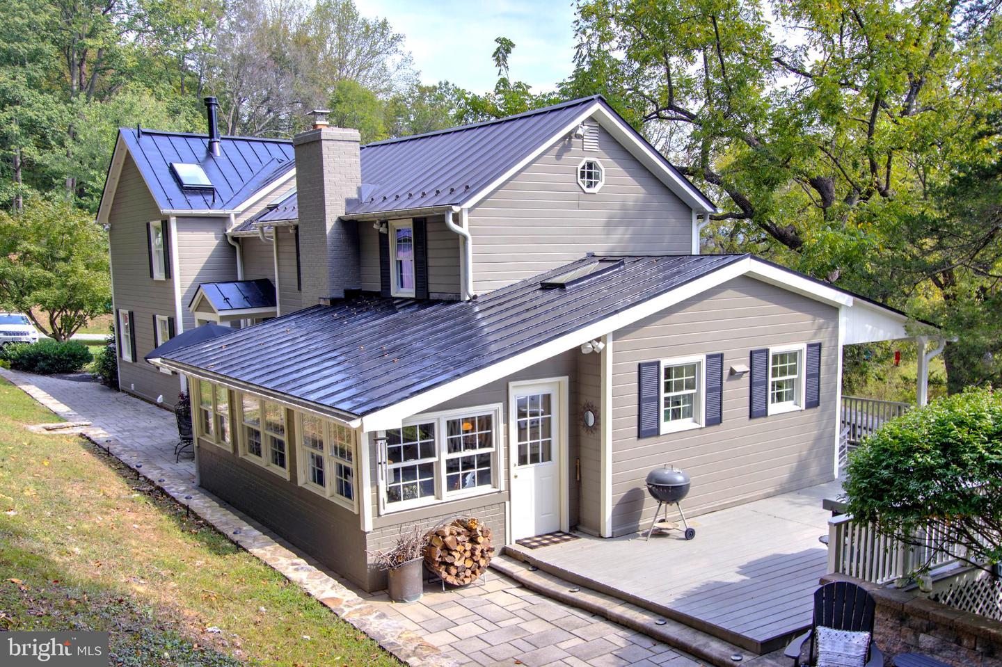 21539 OATLANDS RD, ALDIE, Virginia 20105, 4 Bedrooms Bedrooms, 7 Rooms Rooms,3 BathroomsBathrooms,Residential,For sale,21539 OATLANDS RD,VALO2107480 MLS # VALO2107480