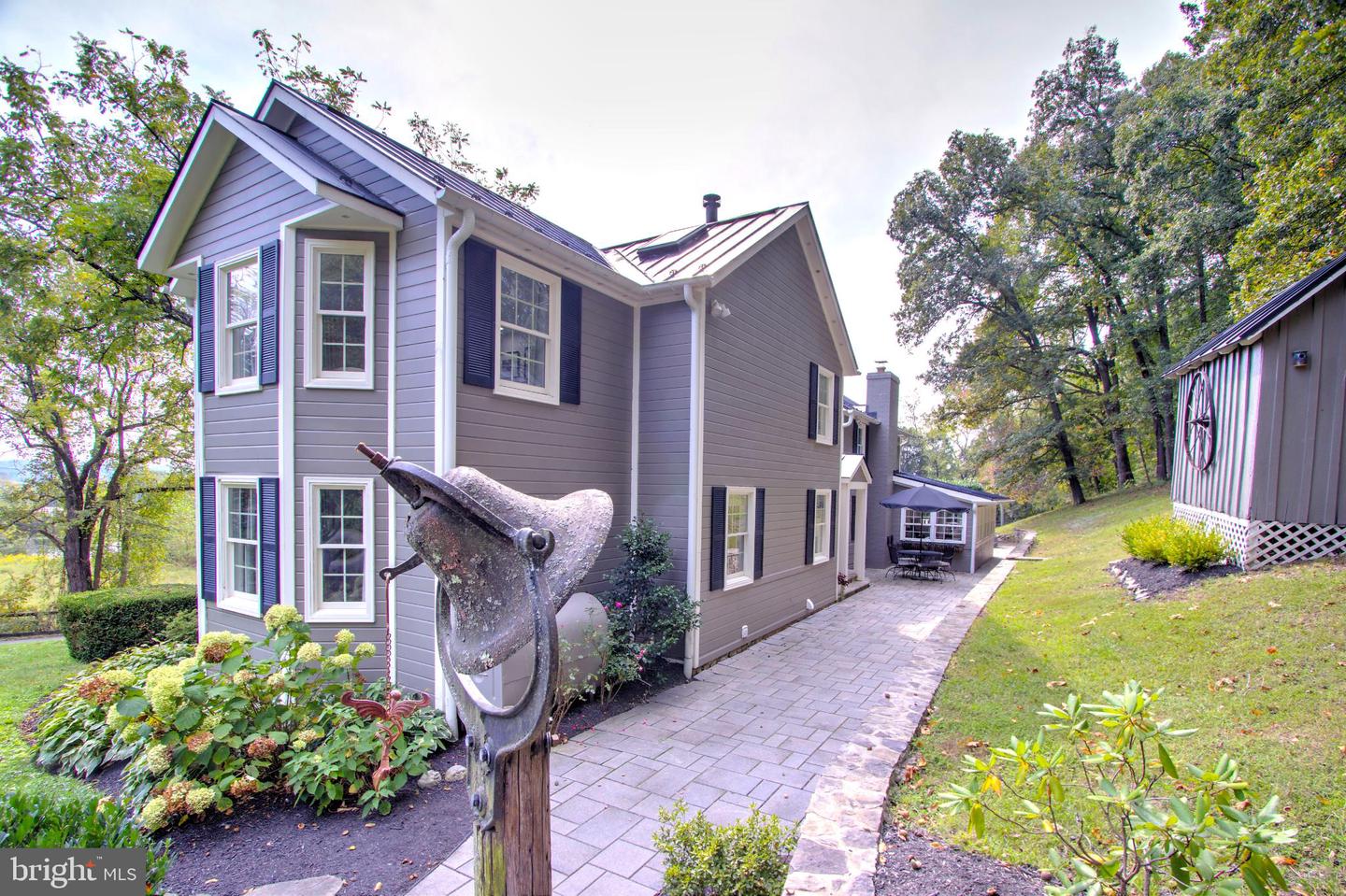 21539 OATLANDS RD, ALDIE, Virginia 20105, 4 Bedrooms Bedrooms, 7 Rooms Rooms,3 BathroomsBathrooms,Residential,For sale,21539 OATLANDS RD,VALO2107480 MLS # VALO2107480