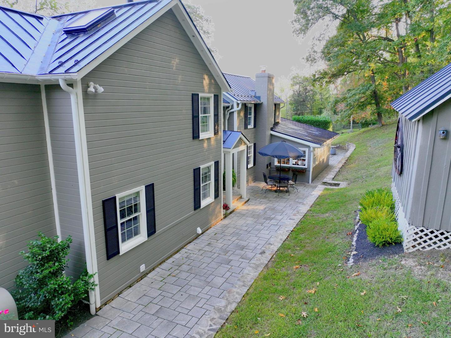 21539 OATLANDS RD, ALDIE, Virginia 20105, 4 Bedrooms Bedrooms, 7 Rooms Rooms,3 BathroomsBathrooms,Residential,For sale,21539 OATLANDS RD,VALO2107480 MLS # VALO2107480