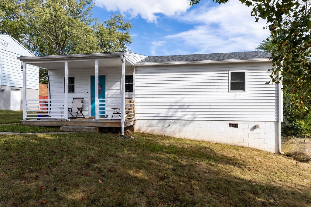 331 THOMPSON ST, STAUNTON, Virginia 24401, 2 Bedrooms Bedrooms, ,1 BathroomBathrooms,Residential,331 THOMPSON ST,669507 MLS # 669507