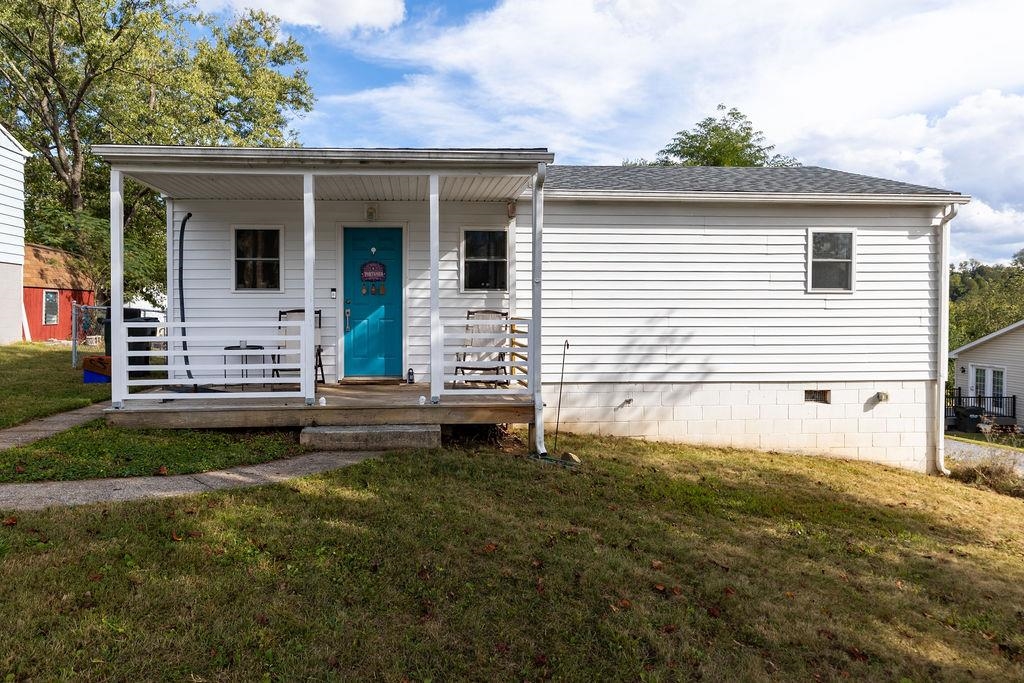 331 THOMPSON ST, STAUNTON, Virginia 24401, 2 Bedrooms Bedrooms, ,1 BathroomBathrooms,Residential,331 THOMPSON ST,669507 MLS # 669507