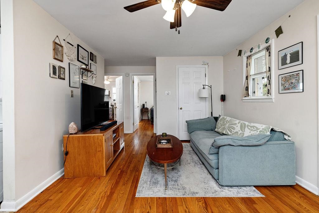 331 THOMPSON ST, STAUNTON, Virginia 24401, 2 Bedrooms Bedrooms, ,1 BathroomBathrooms,Residential,331 THOMPSON ST,669507 MLS # 669507