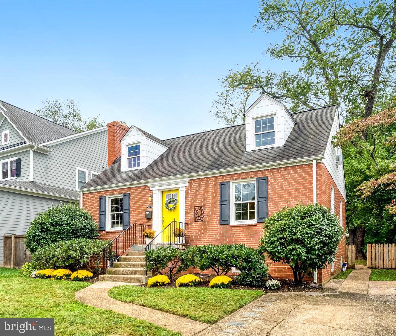 107 W CAMERON RD, FALLS CHURCH, Virginia 22046, 4 Bedrooms Bedrooms, 9 Rooms Rooms,2 BathroomsBathrooms,Residential,For sale,107 W CAMERON RD,VAFA2003300 MLS # VAFA2003300