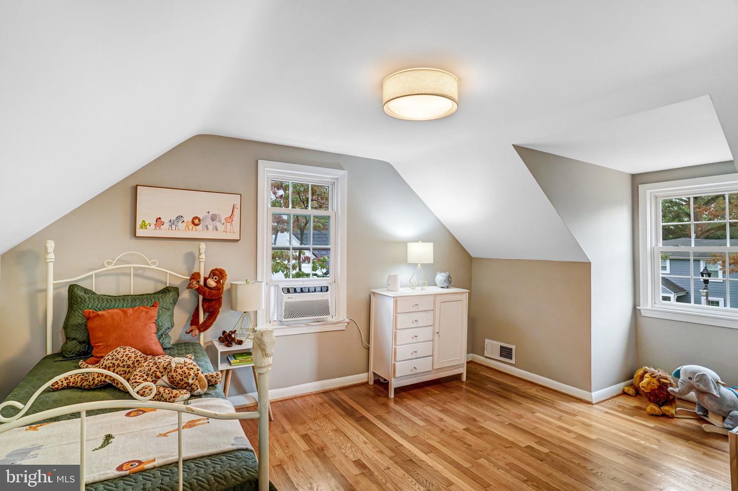 107 W CAMERON RD, FALLS CHURCH, Virginia 22046, 4 Bedrooms Bedrooms, 9 Rooms Rooms,2 BathroomsBathrooms,Residential,For sale,107 W CAMERON RD,VAFA2003300 MLS # VAFA2003300
