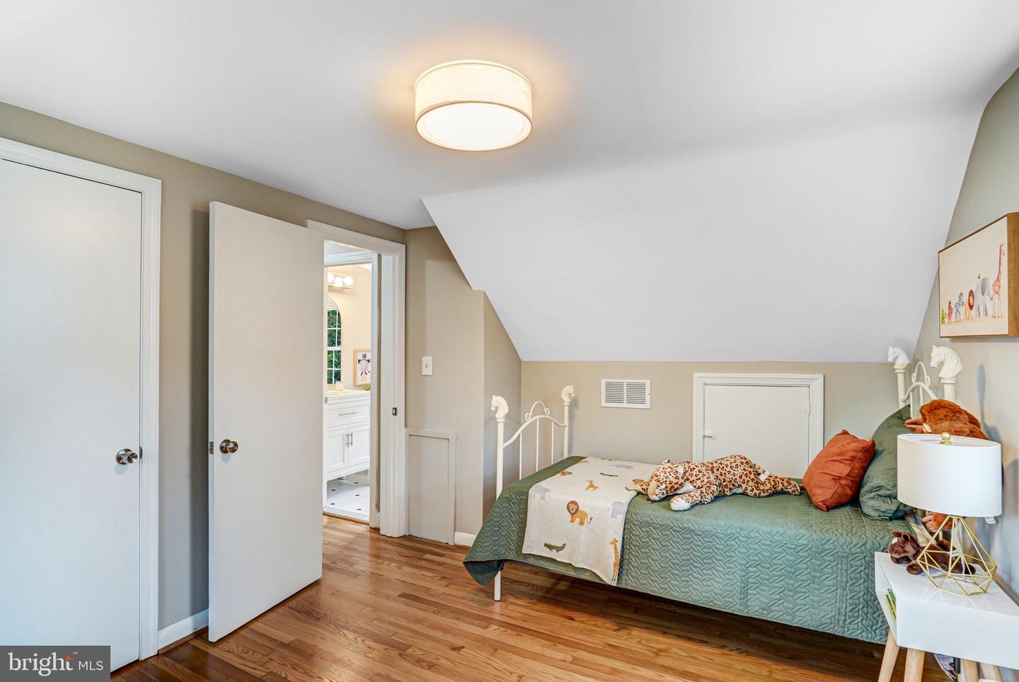 107 W CAMERON RD, FALLS CHURCH, Virginia 22046, 4 Bedrooms Bedrooms, 9 Rooms Rooms,2 BathroomsBathrooms,Residential,For sale,107 W CAMERON RD,VAFA2003300 MLS # VAFA2003300