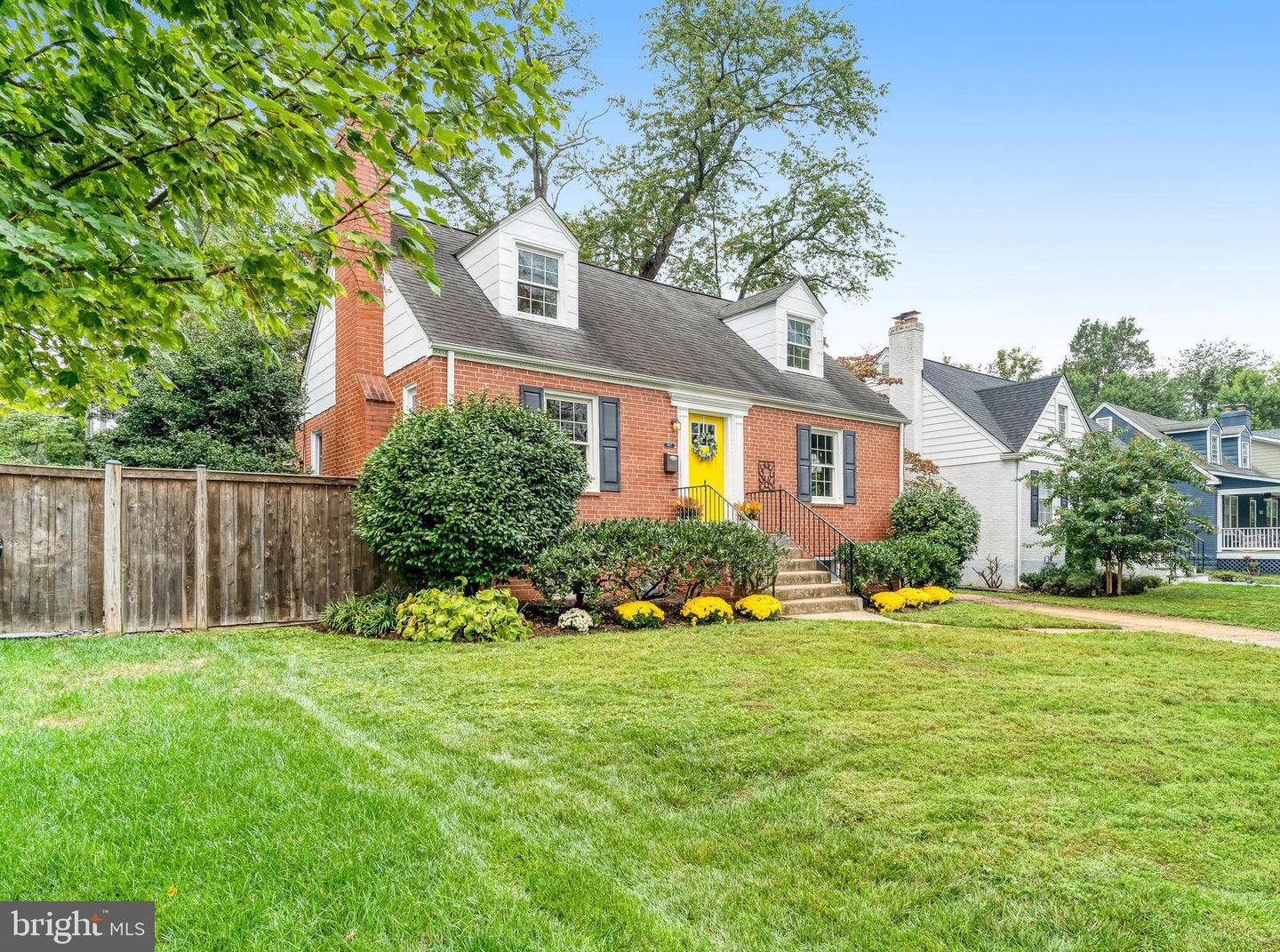 107 W CAMERON RD, FALLS CHURCH, Virginia 22046, 4 Bedrooms Bedrooms, 9 Rooms Rooms,2 BathroomsBathrooms,Residential,For sale,107 W CAMERON RD,VAFA2003300 MLS # VAFA2003300