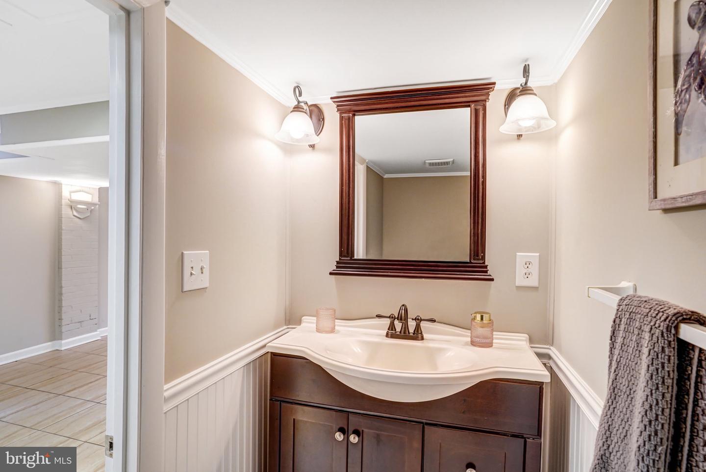 107 W CAMERON RD, FALLS CHURCH, Virginia 22046, 4 Bedrooms Bedrooms, 9 Rooms Rooms,2 BathroomsBathrooms,Residential,For sale,107 W CAMERON RD,VAFA2003300 MLS # VAFA2003300