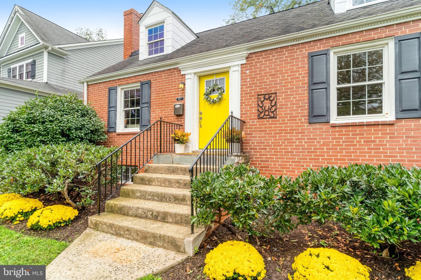 107 W CAMERON RD, FALLS CHURCH, Virginia 22046, 4 Bedrooms Bedrooms, 9 Rooms Rooms,2 BathroomsBathrooms,Residential,For sale,107 W CAMERON RD,VAFA2003300 MLS # VAFA2003300
