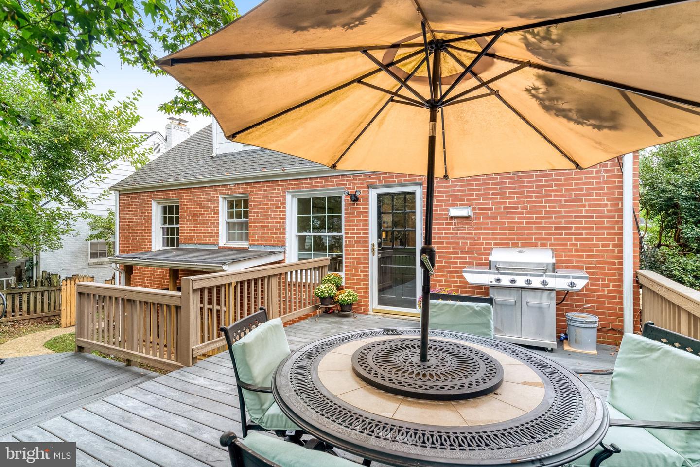 107 W CAMERON RD, FALLS CHURCH, Virginia 22046, 4 Bedrooms Bedrooms, 9 Rooms Rooms,2 BathroomsBathrooms,Residential,For sale,107 W CAMERON RD,VAFA2003300 MLS # VAFA2003300