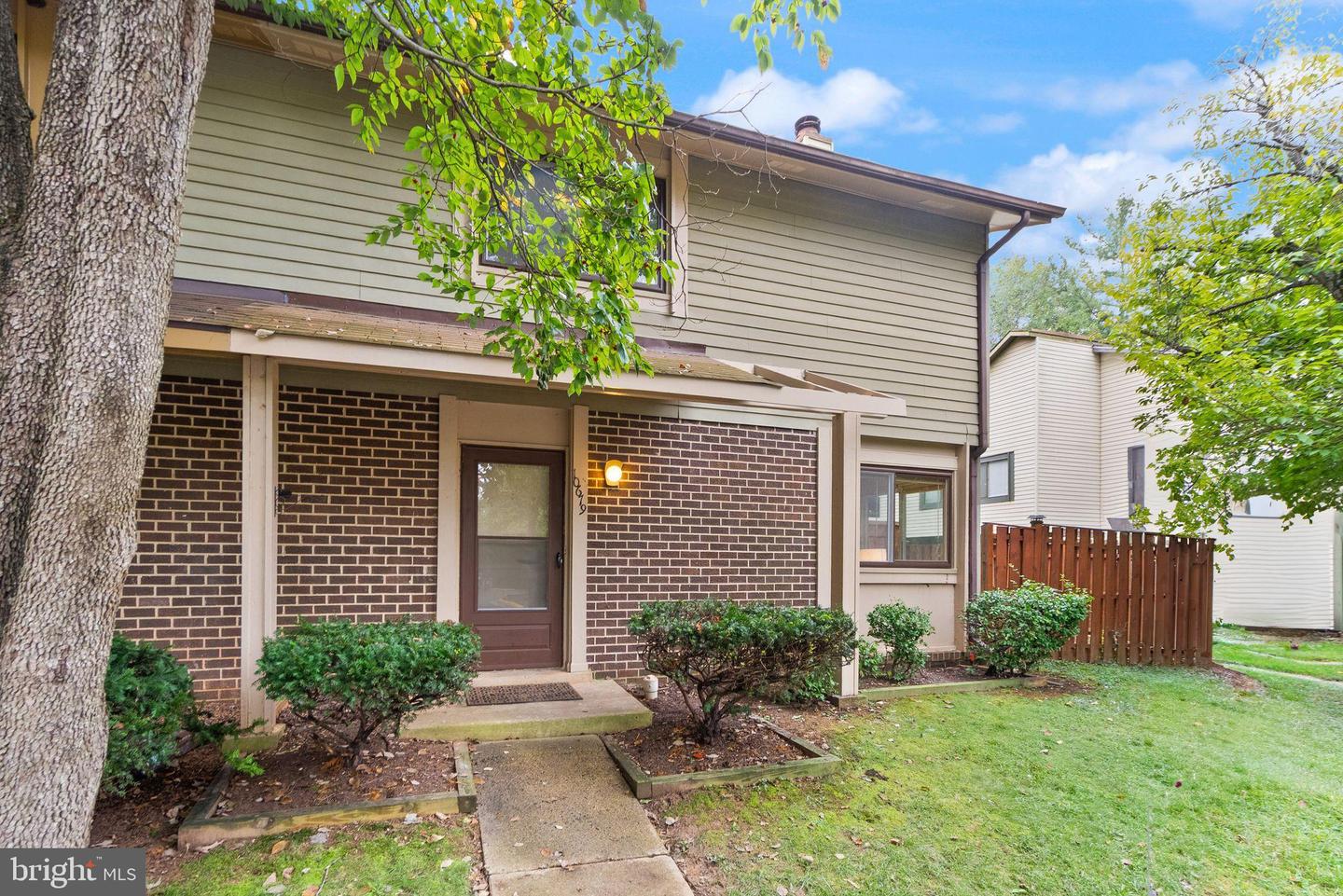 10679 SPRING OAK CT, BURKE, Virginia 22015, 3 Bedrooms Bedrooms, 5 Rooms Rooms,1 BathroomBathrooms,Residential,For sale,10679 SPRING OAK CT,VAFX2269084 MLS # VAFX2269084