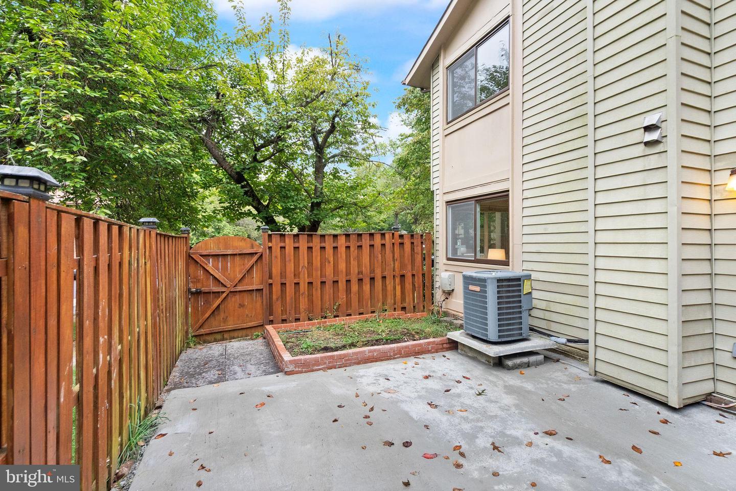 10679 SPRING OAK CT, BURKE, Virginia 22015, 3 Bedrooms Bedrooms, 5 Rooms Rooms,1 BathroomBathrooms,Residential,For sale,10679 SPRING OAK CT,VAFX2269084 MLS # VAFX2269084