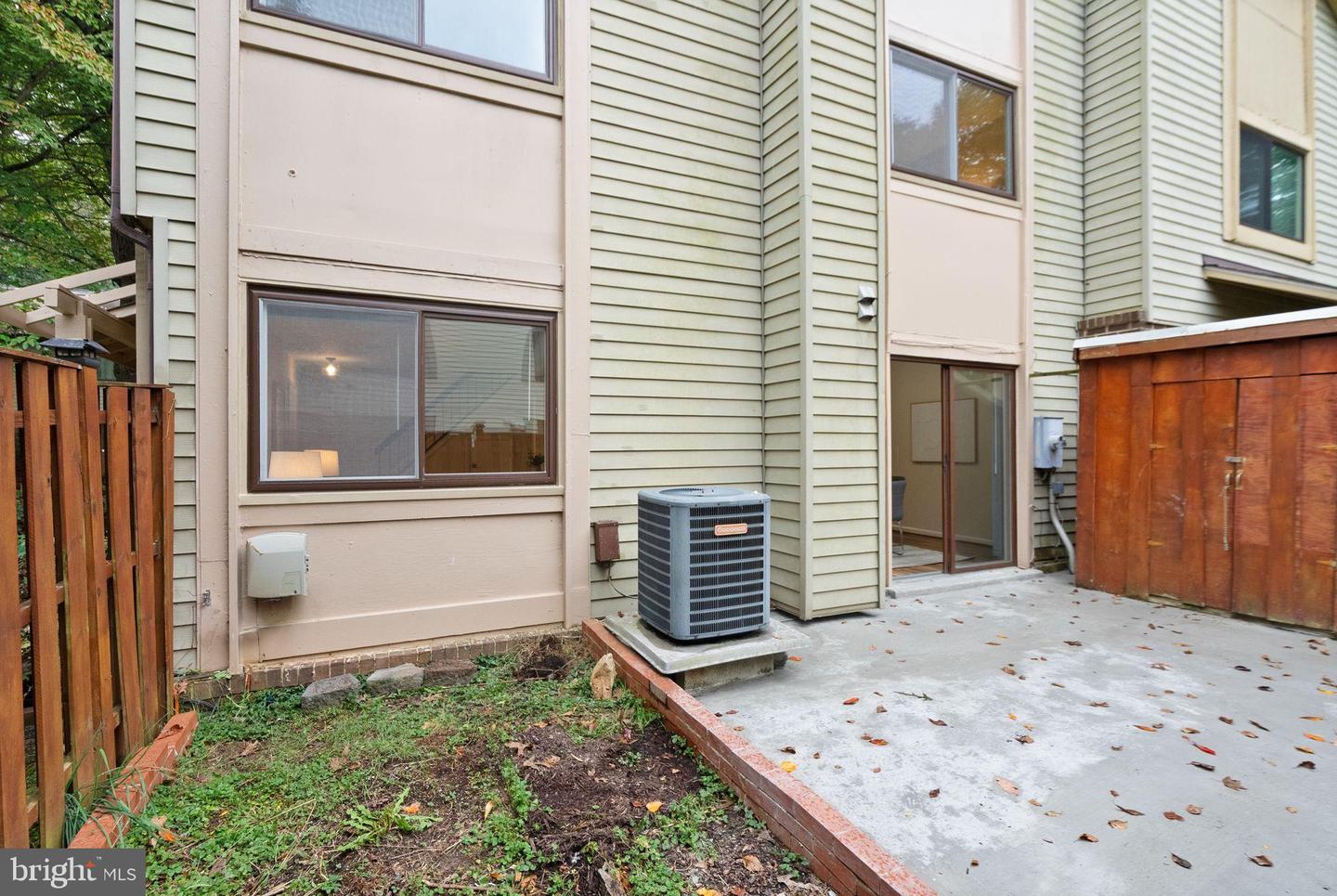 10679 SPRING OAK CT, BURKE, Virginia 22015, 3 Bedrooms Bedrooms, 5 Rooms Rooms,1 BathroomBathrooms,Residential,For sale,10679 SPRING OAK CT,VAFX2269084 MLS # VAFX2269084