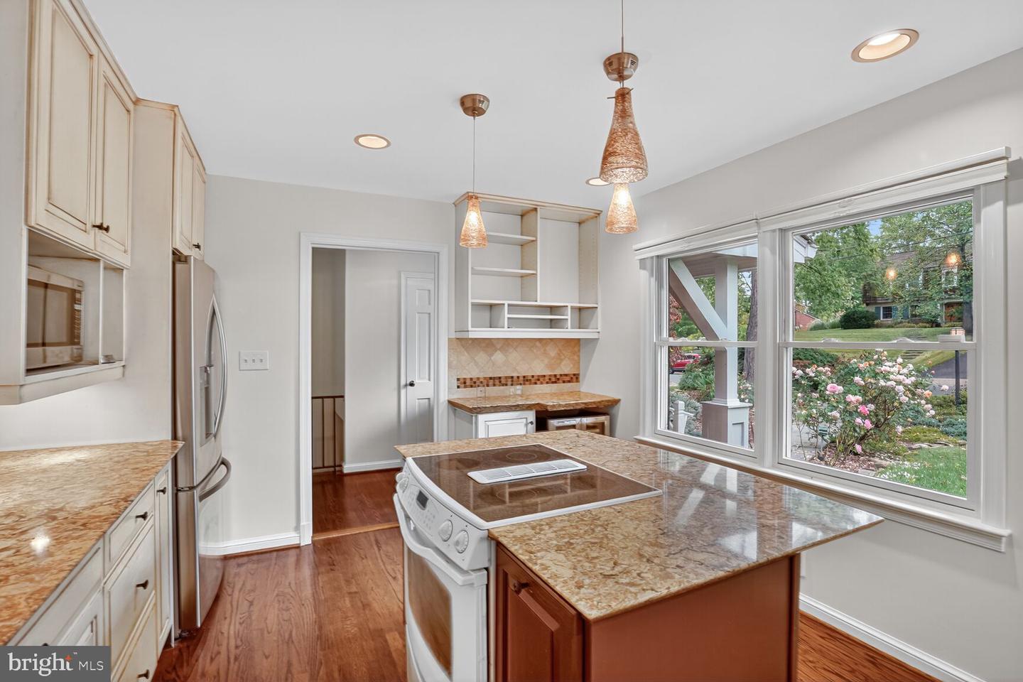 1305 GATEWOOD DR, ALEXANDRIA, Virginia 22307, 3 Bedrooms Bedrooms, ,3 BathroomsBathrooms,Residential,For sale,1305 GATEWOOD DR,VAFX2269238 MLS # VAFX2269238