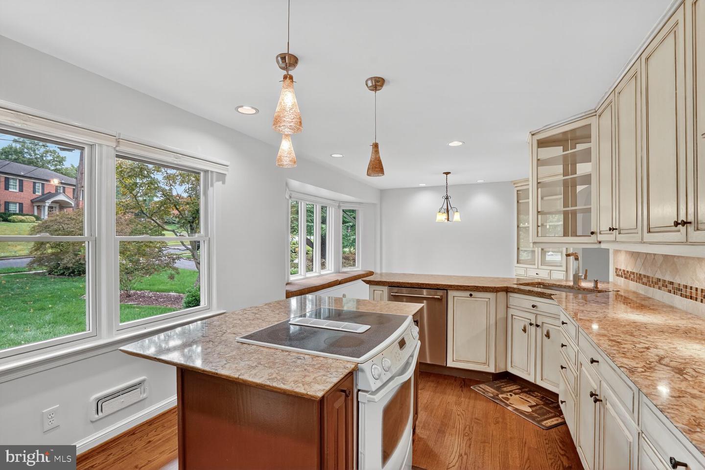 1305 GATEWOOD DR, ALEXANDRIA, Virginia 22307, 3 Bedrooms Bedrooms, ,3 BathroomsBathrooms,Residential,For sale,1305 GATEWOOD DR,VAFX2269238 MLS # VAFX2269238