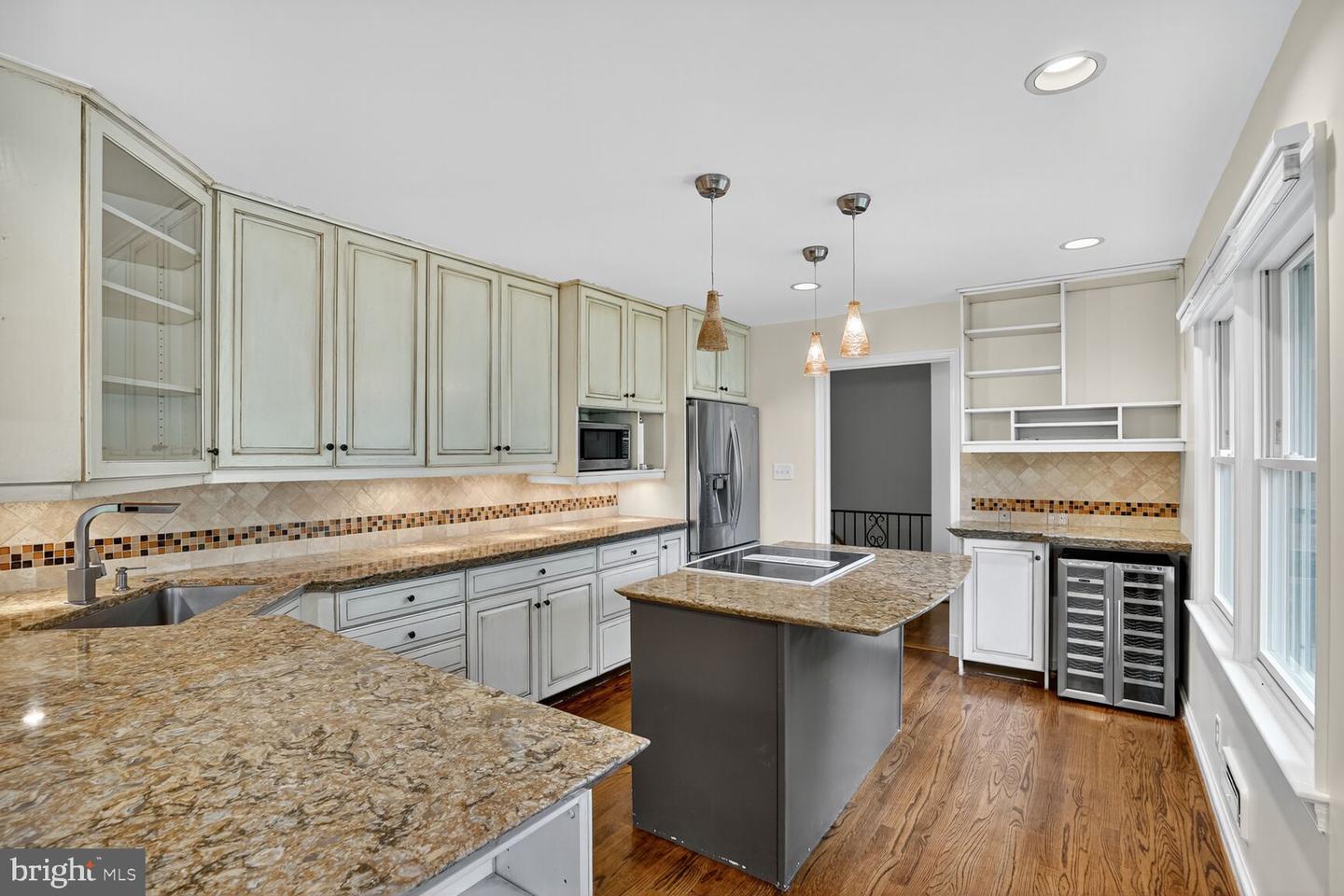 1305 GATEWOOD DR, ALEXANDRIA, Virginia 22307, 3 Bedrooms Bedrooms, ,3 BathroomsBathrooms,Residential,For sale,1305 GATEWOOD DR,VAFX2269238 MLS # VAFX2269238