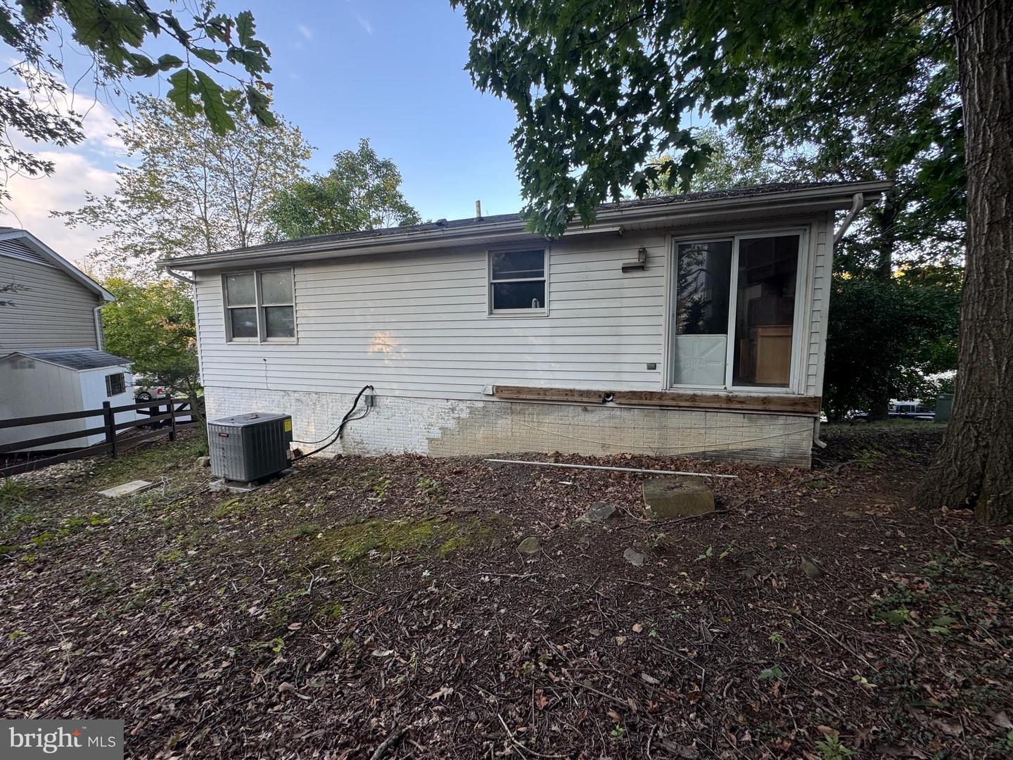 615 ROCKBRIDGE DR SE, LEESBURG, Virginia 20175, 5 Bedrooms Bedrooms, ,2 BathroomsBathrooms,Residential,For sale,615 ROCKBRIDGE DR SE,VALO2107612 MLS # VALO2107612