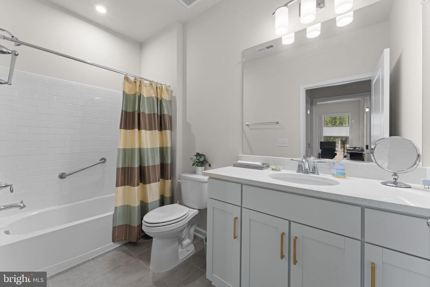 6411 TULIP TER, HAYMARKET, Virginia 20169, 3 Bedrooms Bedrooms, ,3 BathroomsBathrooms,Residential,For sale,6411 TULIP TER,VAPW2104738 MLS # VAPW2104738