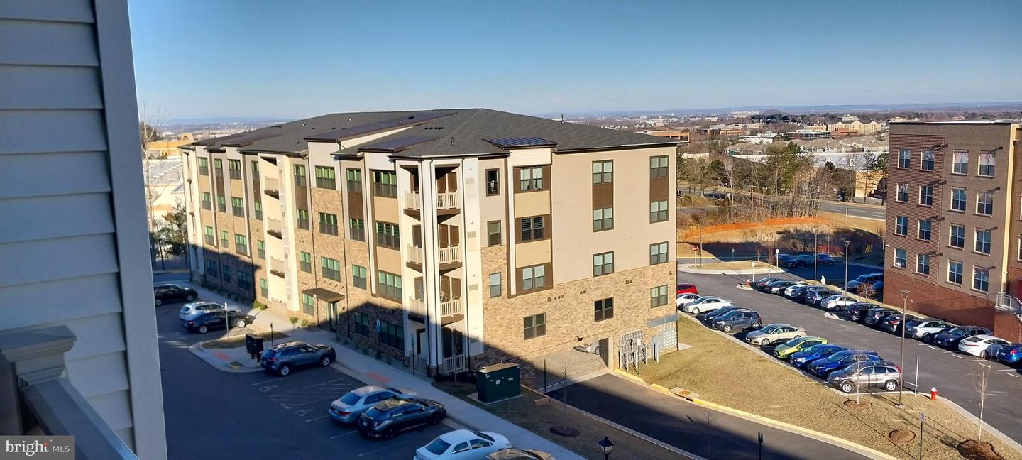 46294 MOUNT MILSTEAD TER #400, STERLING, Virginia 20164, 2 Bedrooms Bedrooms, ,2 BathroomsBathrooms,Residential,For sale,46294 MOUNT MILSTEAD TER #400,VALO2107644 MLS # VALO2107644