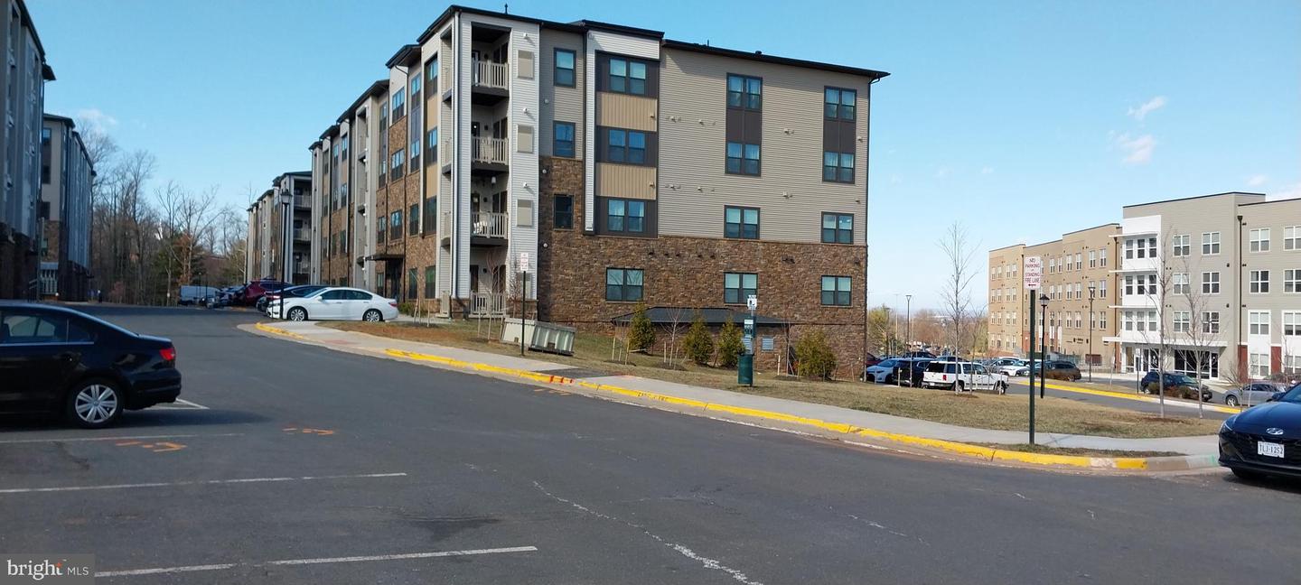 46294 MOUNT MILSTEAD TER #400, STERLING, Virginia 20164, 2 Bedrooms Bedrooms, ,2 BathroomsBathrooms,Residential,For sale,46294 MOUNT MILSTEAD TER #400,VALO2107644 MLS # VALO2107644