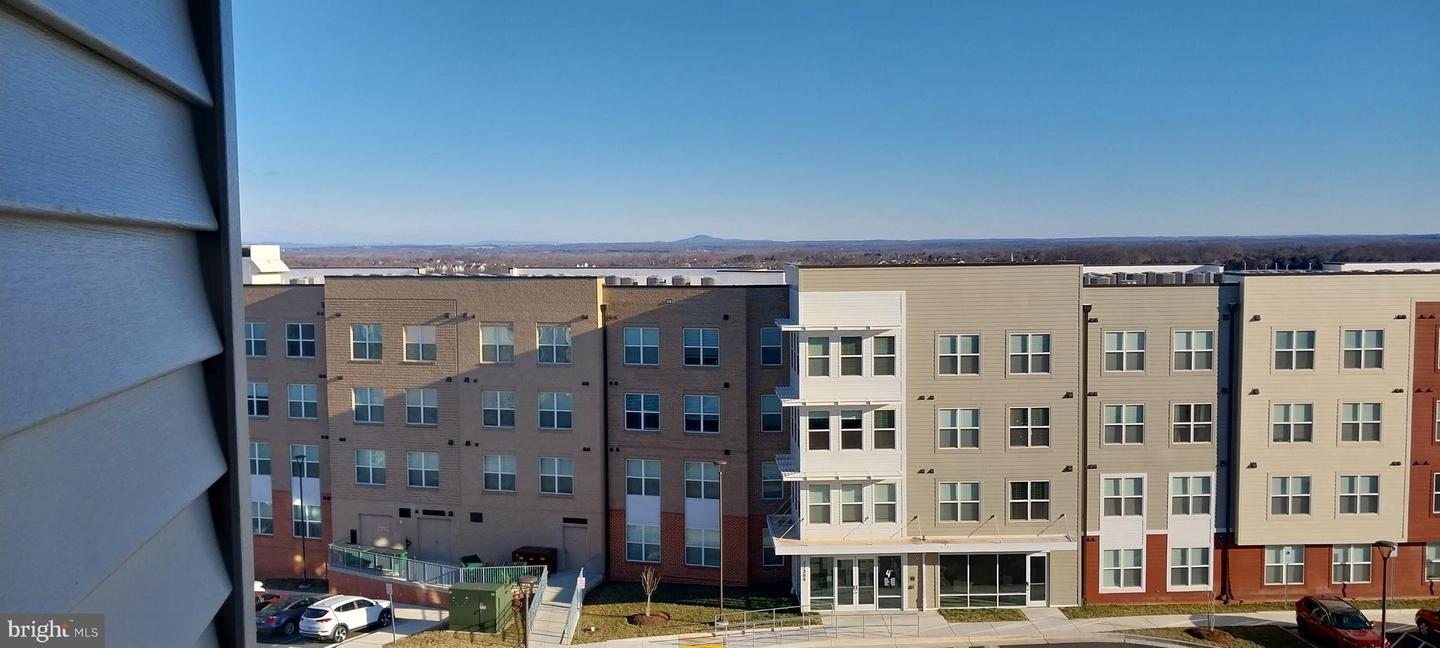 46294 MOUNT MILSTEAD TER #400, STERLING, Virginia 20164, 2 Bedrooms Bedrooms, ,2 BathroomsBathrooms,Residential,For sale,46294 MOUNT MILSTEAD TER #400,VALO2107644 MLS # VALO2107644