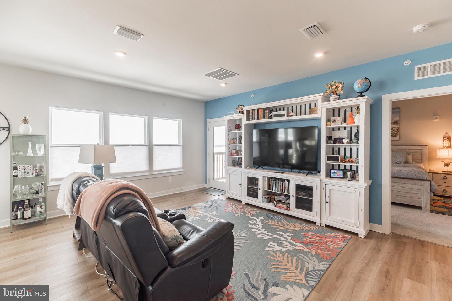 46294 MOUNT MILSTEAD TER #400, STERLING, Virginia 20164, 2 Bedrooms Bedrooms, ,2 BathroomsBathrooms,Residential,For sale,46294 MOUNT MILSTEAD TER #400,VALO2107644 MLS # VALO2107644