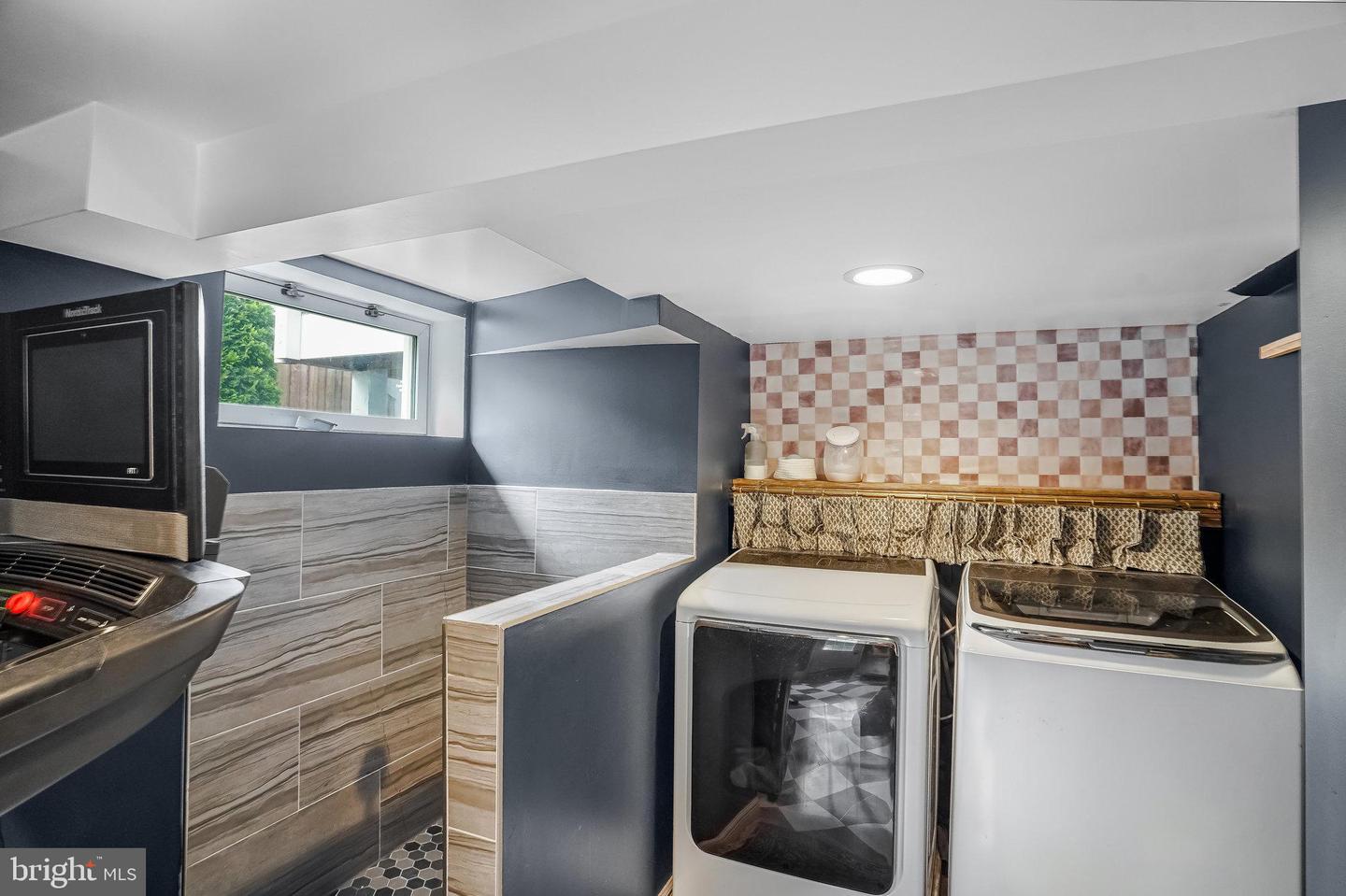 2903 BROOK DR, FALLS CHURCH, Virginia 22042, 3 Bedrooms Bedrooms, 12 Rooms Rooms,2 BathroomsBathrooms,Residential,For sale,2903 BROOK DR,VAFX2269414 MLS # VAFX2269414
