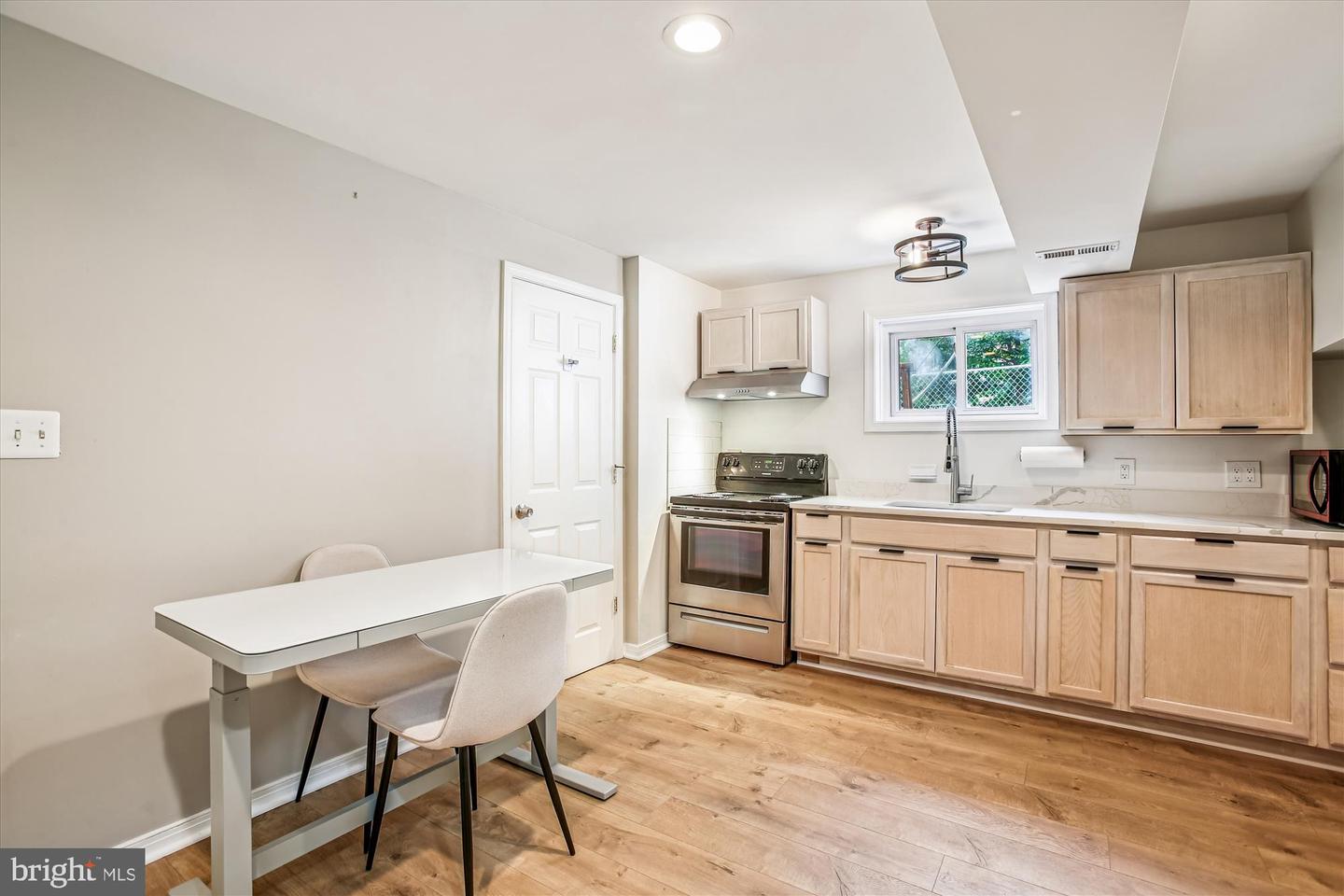 5808 ASH DR, SPRINGFIELD, Virginia 22150, 5 Bedrooms Bedrooms, ,3 BathroomsBathrooms,Residential,For sale,5808 ASH DR,VAFX2269276 MLS # VAFX2269276