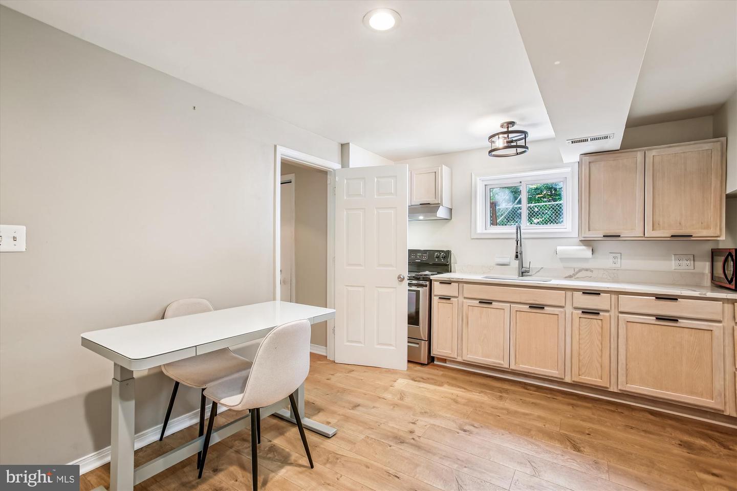 5808 ASH DR, SPRINGFIELD, Virginia 22150, 5 Bedrooms Bedrooms, ,3 BathroomsBathrooms,Residential,For sale,5808 ASH DR,VAFX2269276 MLS # VAFX2269276