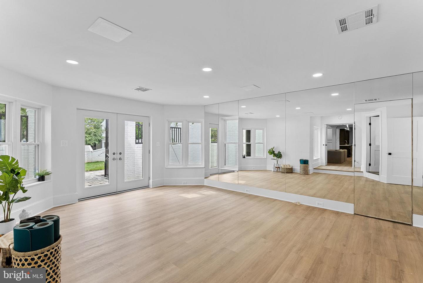 6121 LONG MEADOW RD, MCLEAN, Virginia 22101, 6 Bedrooms Bedrooms, ,8 BathroomsBathrooms,Residential,For sale,6121 LONG MEADOW RD,VAFX2269456 MLS # VAFX2269456