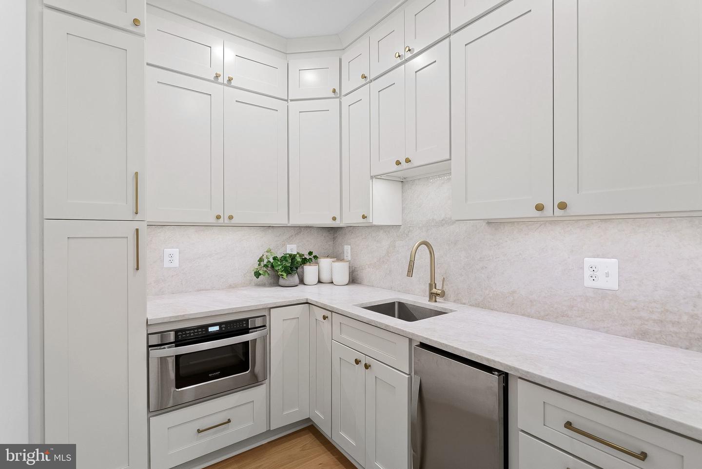 6121 LONG MEADOW RD, MCLEAN, Virginia 22101, 6 Bedrooms Bedrooms, ,8 BathroomsBathrooms,Residential,For sale,6121 LONG MEADOW RD,VAFX2269456 MLS # VAFX2269456