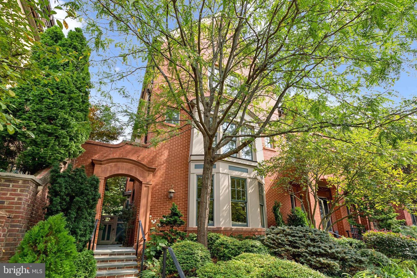 2915 38TH ST NW, WASHINGTON, District Of Columbia 20016, 4 Bedrooms Bedrooms, ,3 BathroomsBathrooms,Residential,For sale,2915 38TH ST NW,DCDC2224418 MLS # DCDC2224418