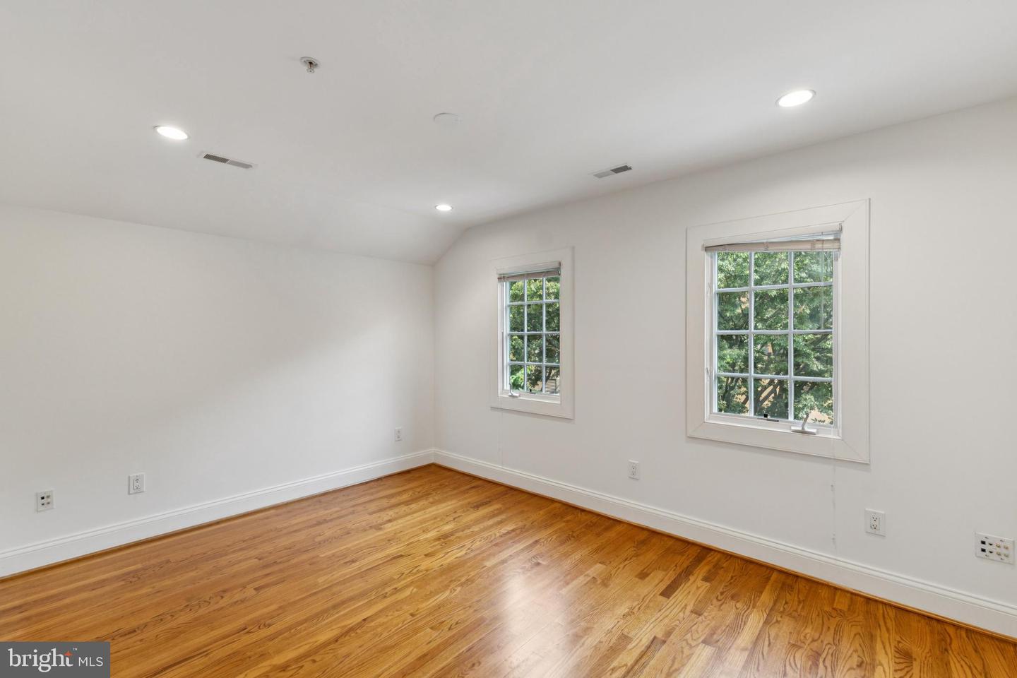 2915 38TH ST NW, WASHINGTON, District Of Columbia 20016, 4 Bedrooms Bedrooms, ,3 BathroomsBathrooms,Residential,For sale,2915 38TH ST NW,DCDC2224418 MLS # DCDC2224418