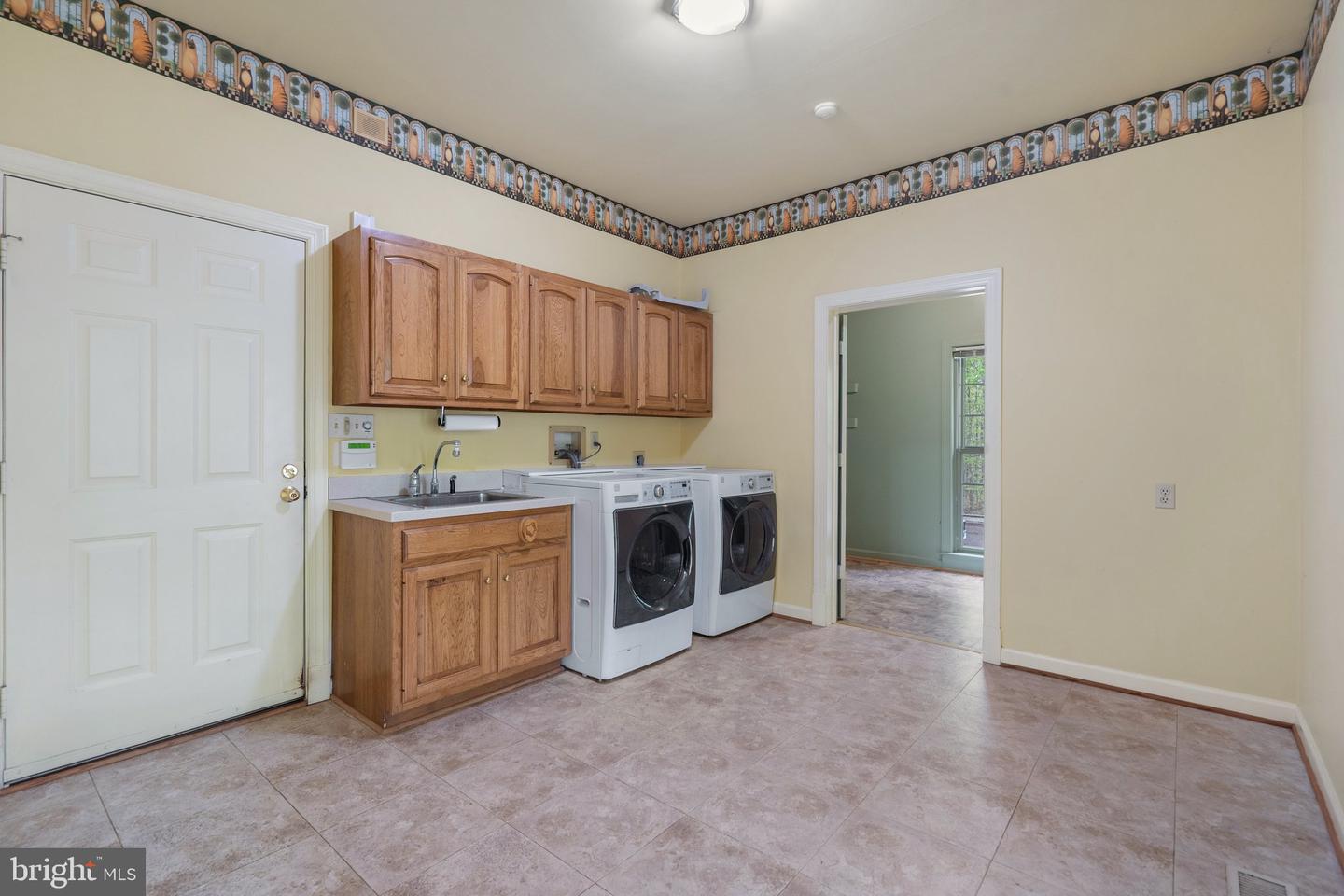 8363 S CREEDMORE SOUTH DR, WARRENTON, Virginia 20187, 3 Bedrooms Bedrooms, ,4 BathroomsBathrooms,Residential,For sale,8363 S CREEDMORE SOUTH DR,VAFQ2018490 MLS # VAFQ2018490