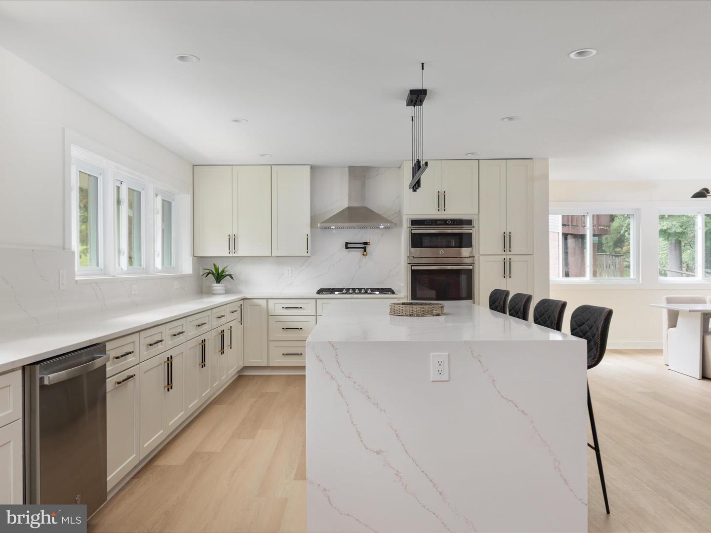 1502 MIDDLEBURY DR, ALEXANDRIA, Virginia 22307, 5 Bedrooms Bedrooms, 17 Rooms Rooms,3 BathroomsBathrooms,Residential,For sale,1502 MIDDLEBURY DR,VAFX2269452 MLS # VAFX2269452