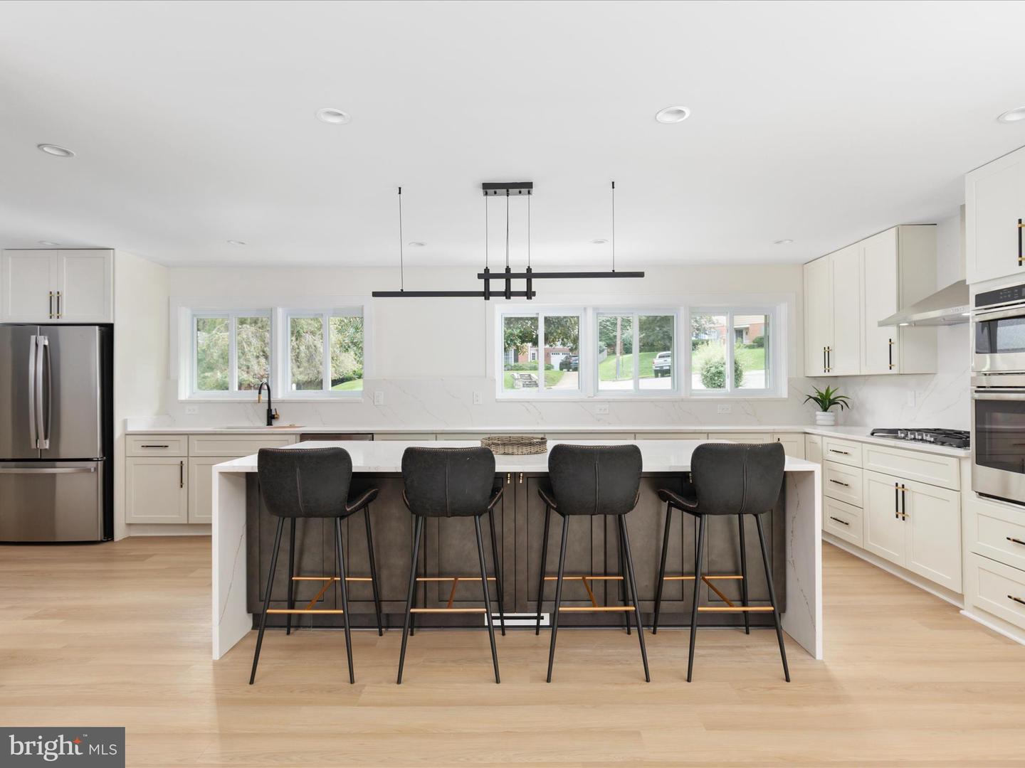 1502 MIDDLEBURY DR, ALEXANDRIA, Virginia 22307, 5 Bedrooms Bedrooms, 17 Rooms Rooms,3 BathroomsBathrooms,Residential,For sale,1502 MIDDLEBURY DR,VAFX2269452 MLS # VAFX2269452