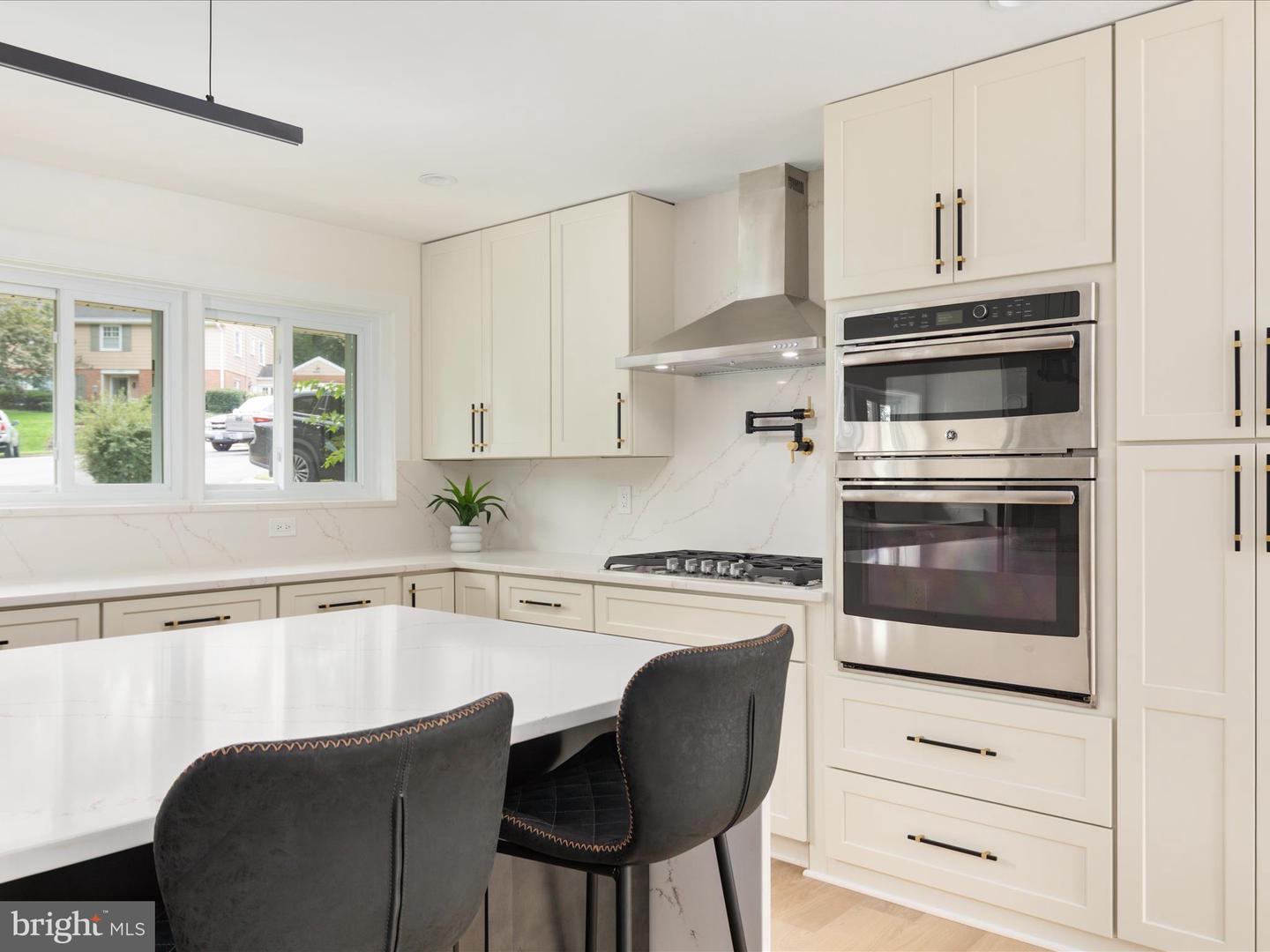 1502 MIDDLEBURY DR, ALEXANDRIA, Virginia 22307, 5 Bedrooms Bedrooms, 17 Rooms Rooms,3 BathroomsBathrooms,Residential,For sale,1502 MIDDLEBURY DR,VAFX2269452 MLS # VAFX2269452