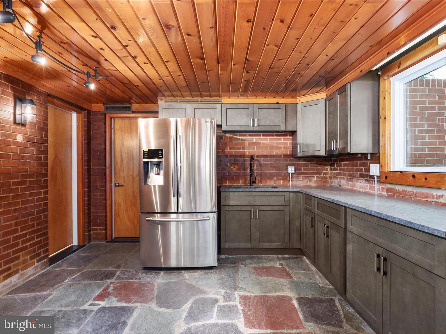 1502 MIDDLEBURY DR, ALEXANDRIA, Virginia 22307, 5 Bedrooms Bedrooms, 17 Rooms Rooms,3 BathroomsBathrooms,Residential,For sale,1502 MIDDLEBURY DR,VAFX2269452 MLS # VAFX2269452