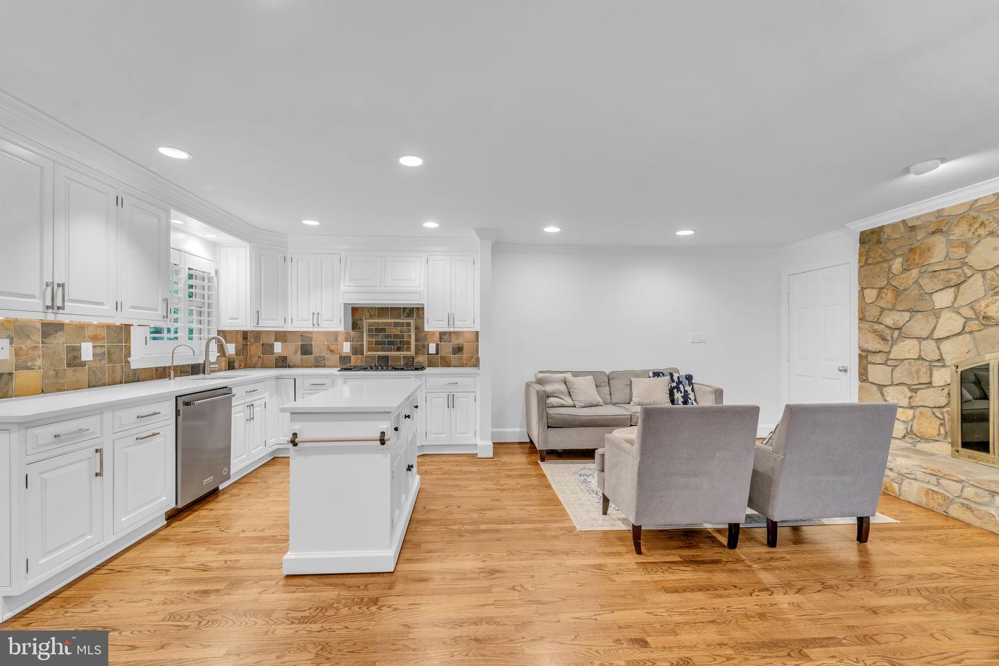 7204 EVANS MILL RD, MCLEAN, Virginia 22101, 4 Bedrooms Bedrooms, ,4 BathroomsBathrooms,Residential,For sale,7204 EVANS MILL RD,VAFX2269458 MLS # VAFX2269458