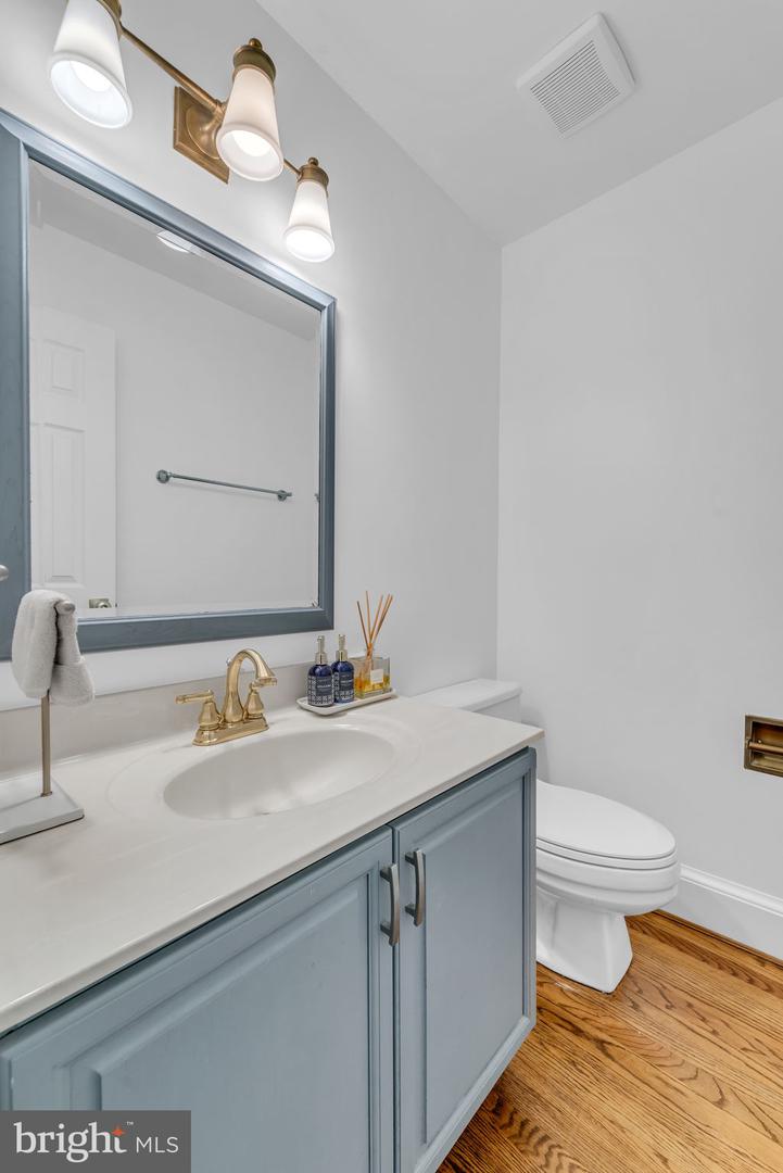 7204 EVANS MILL RD, MCLEAN, Virginia 22101, 4 Bedrooms Bedrooms, ,4 BathroomsBathrooms,Residential,For sale,7204 EVANS MILL RD,VAFX2269458 MLS # VAFX2269458
