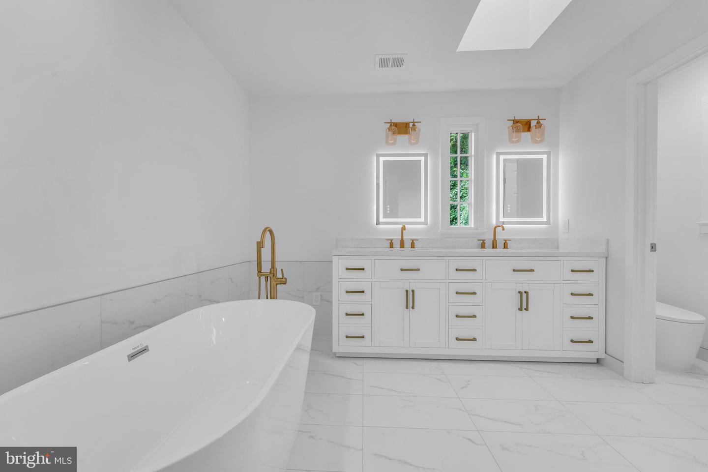 7204 EVANS MILL RD, MCLEAN, Virginia 22101, 4 Bedrooms Bedrooms, ,4 BathroomsBathrooms,Residential,For sale,7204 EVANS MILL RD,VAFX2269458 MLS # VAFX2269458