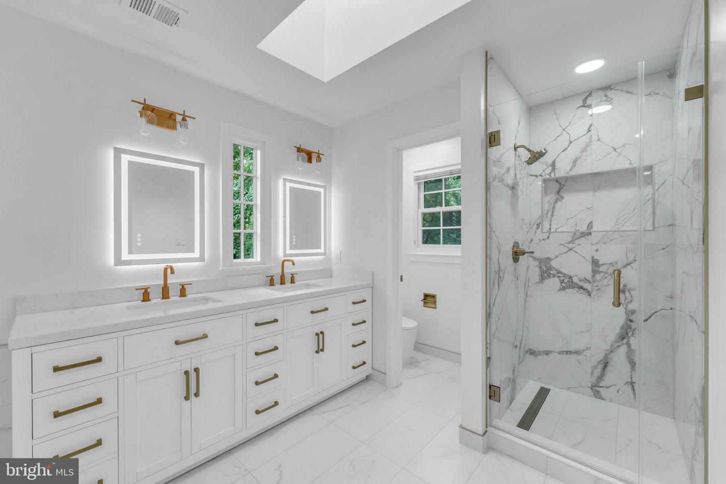 7204 EVANS MILL RD, MCLEAN, Virginia 22101, 4 Bedrooms Bedrooms, ,4 BathroomsBathrooms,Residential,For sale,7204 EVANS MILL RD,VAFX2269458 MLS # VAFX2269458