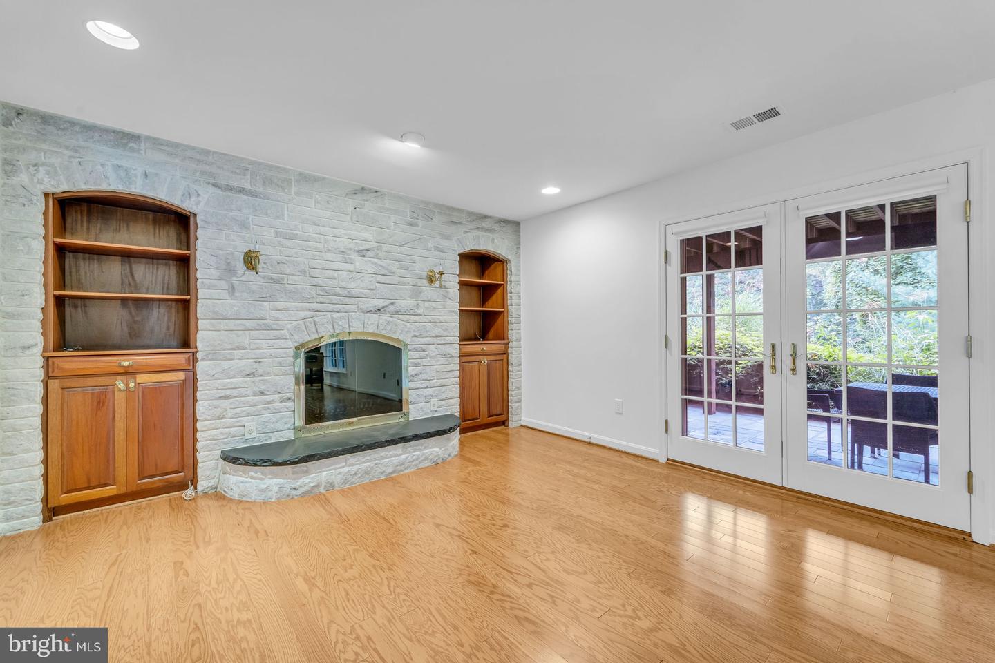 7204 EVANS MILL RD, MCLEAN, Virginia 22101, 4 Bedrooms Bedrooms, ,4 BathroomsBathrooms,Residential,For sale,7204 EVANS MILL RD,VAFX2269458 MLS # VAFX2269458