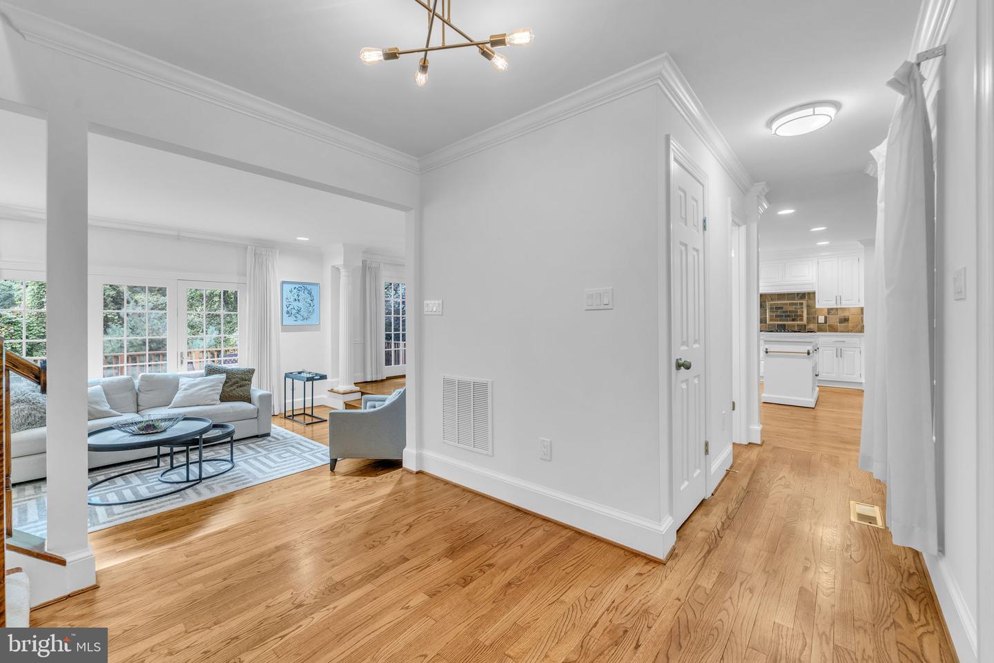 7204 EVANS MILL RD, MCLEAN, Virginia 22101, 4 Bedrooms Bedrooms, ,4 BathroomsBathrooms,Residential,For sale,7204 EVANS MILL RD,VAFX2269458 MLS # VAFX2269458