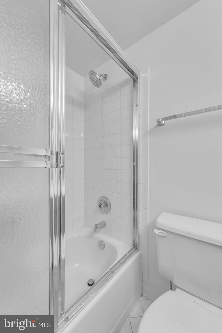 7204 EVANS MILL RD, MCLEAN, Virginia 22101, 4 Bedrooms Bedrooms, ,4 BathroomsBathrooms,Residential,For sale,7204 EVANS MILL RD,VAFX2269458 MLS # VAFX2269458